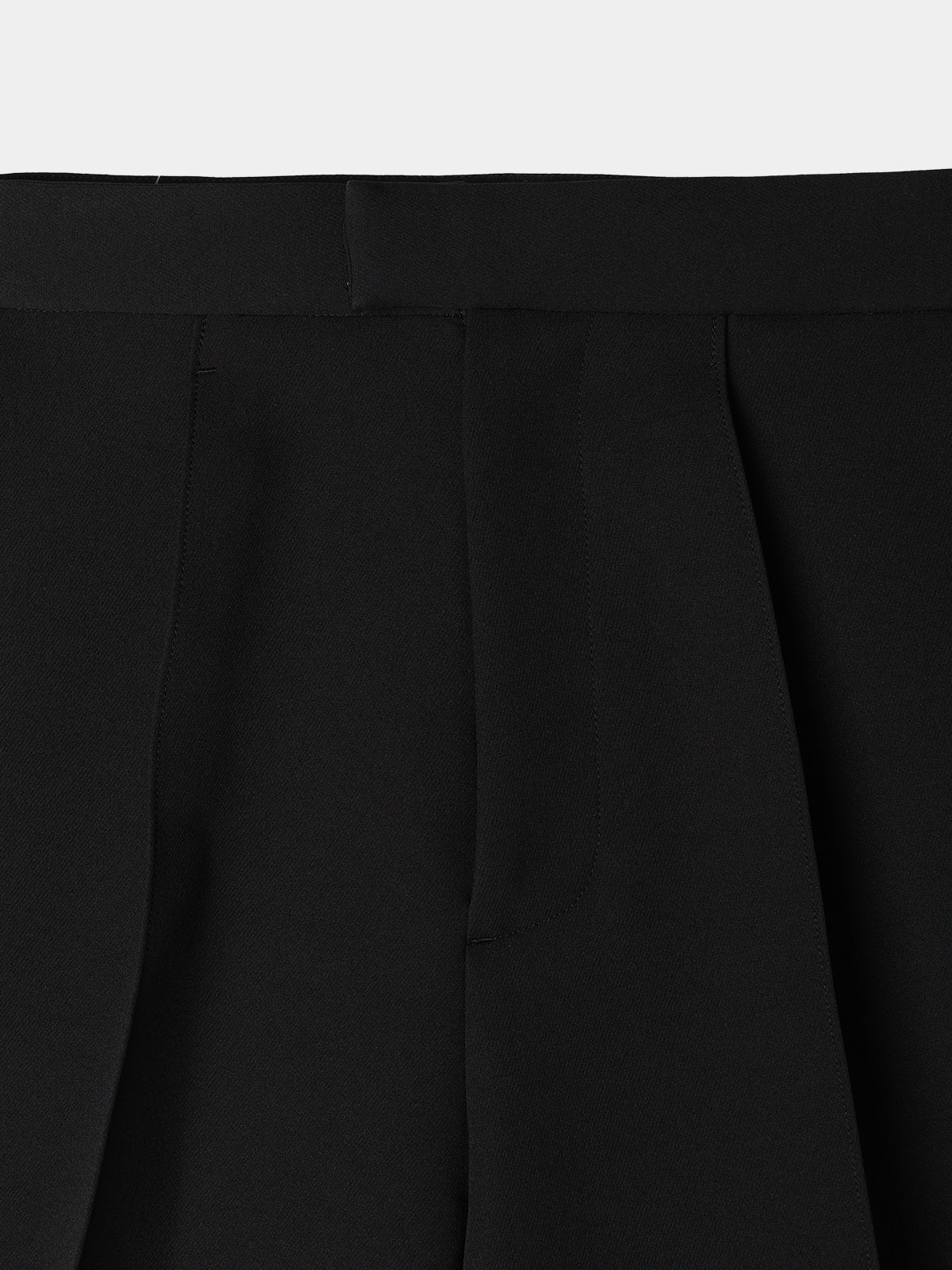 Front pin tuck Half pants