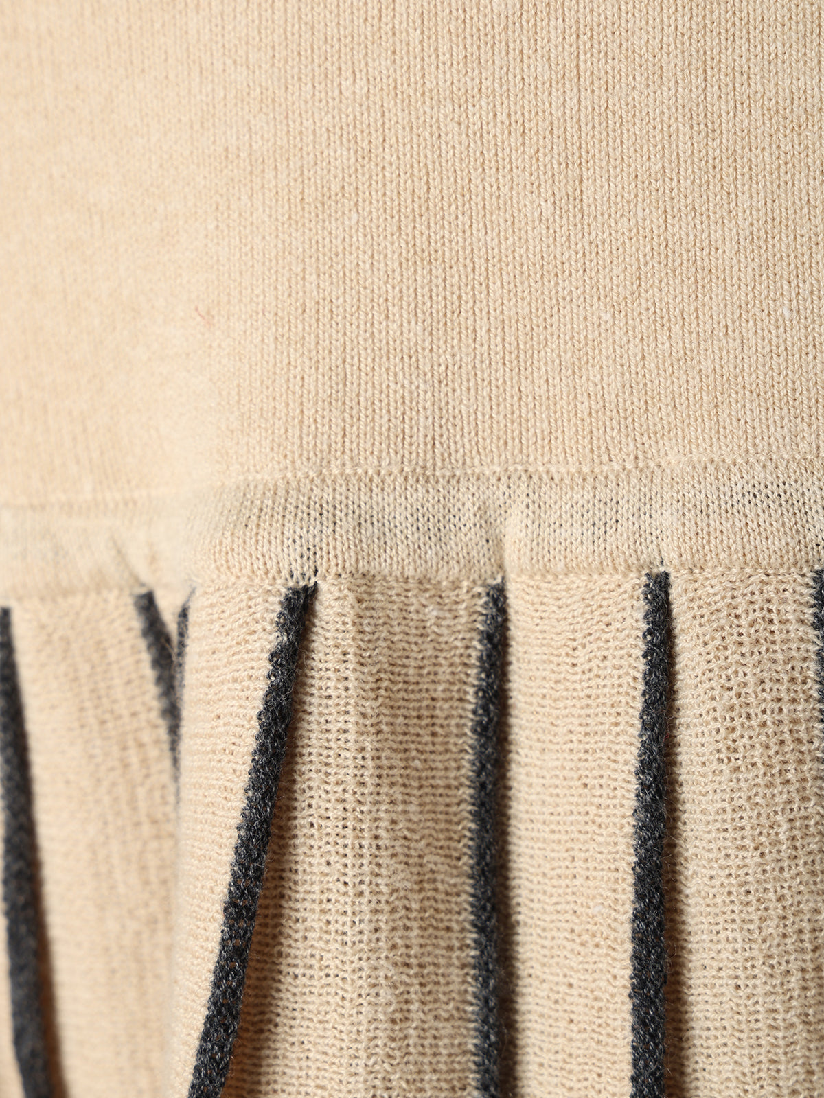 Off shoulder Pleats knit dress