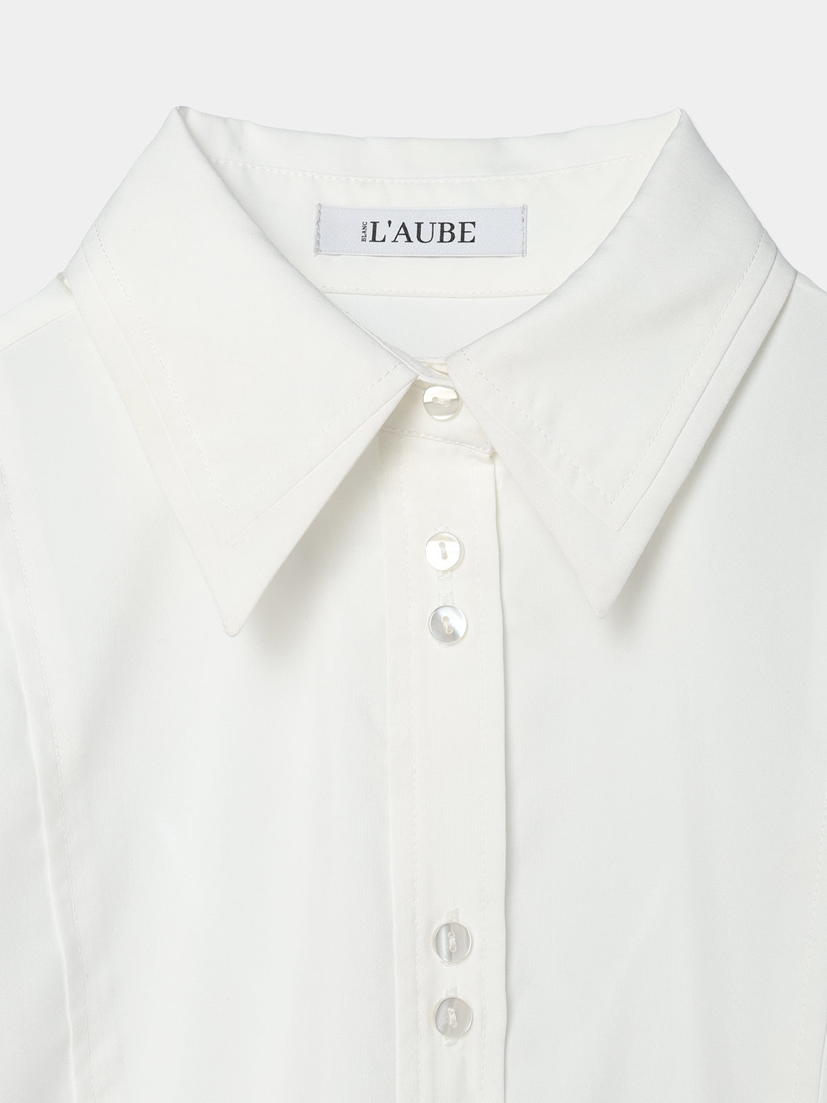 Pointed collar shirt