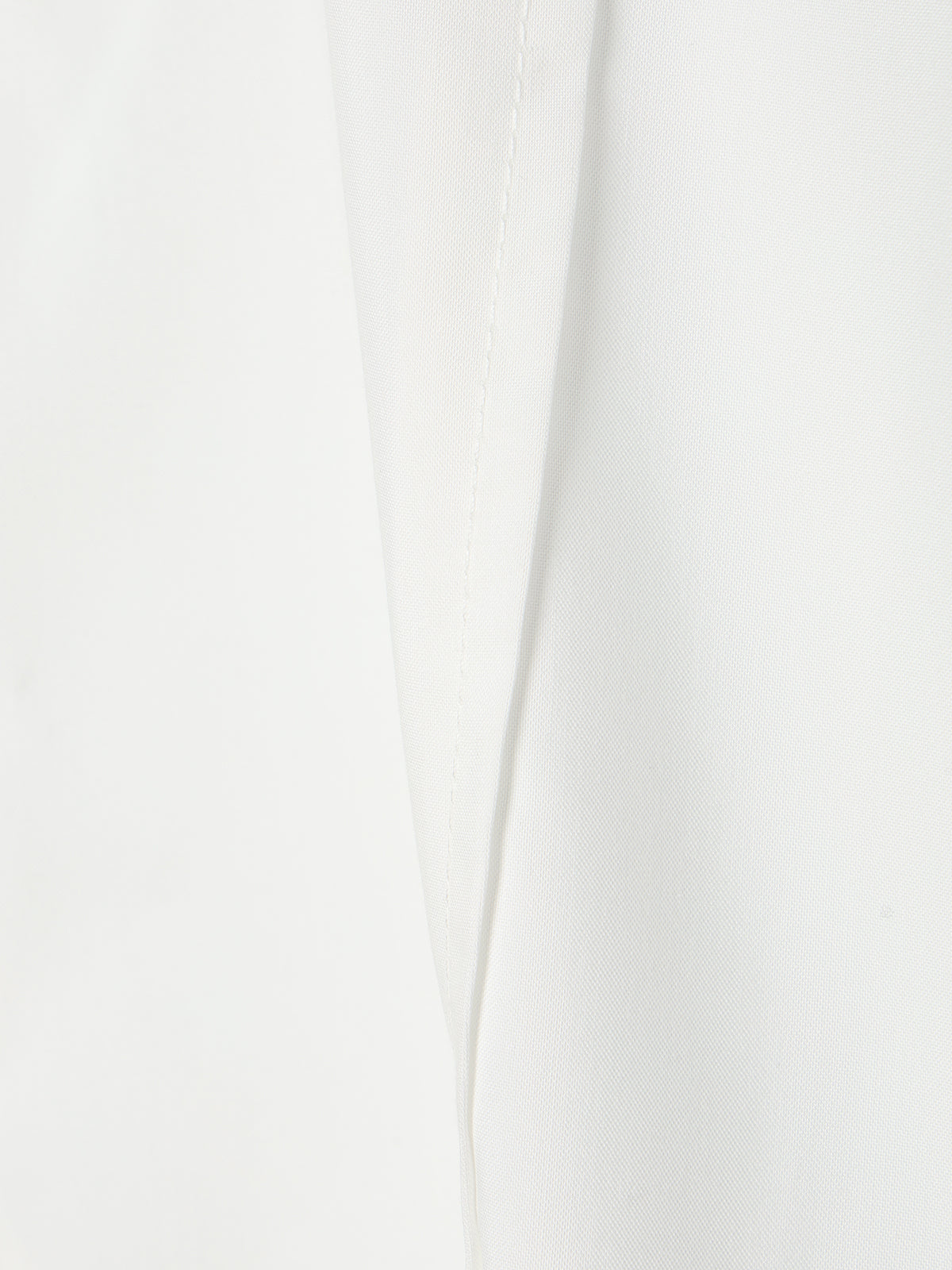 Pointed collar shirt