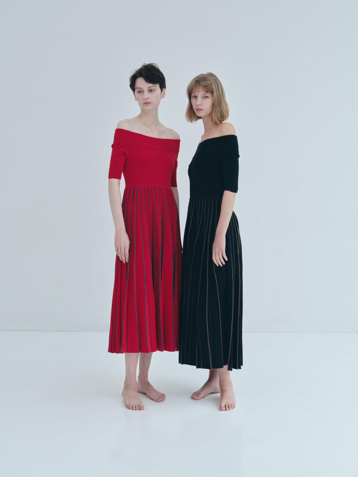Off shoulder Pleats knit dress