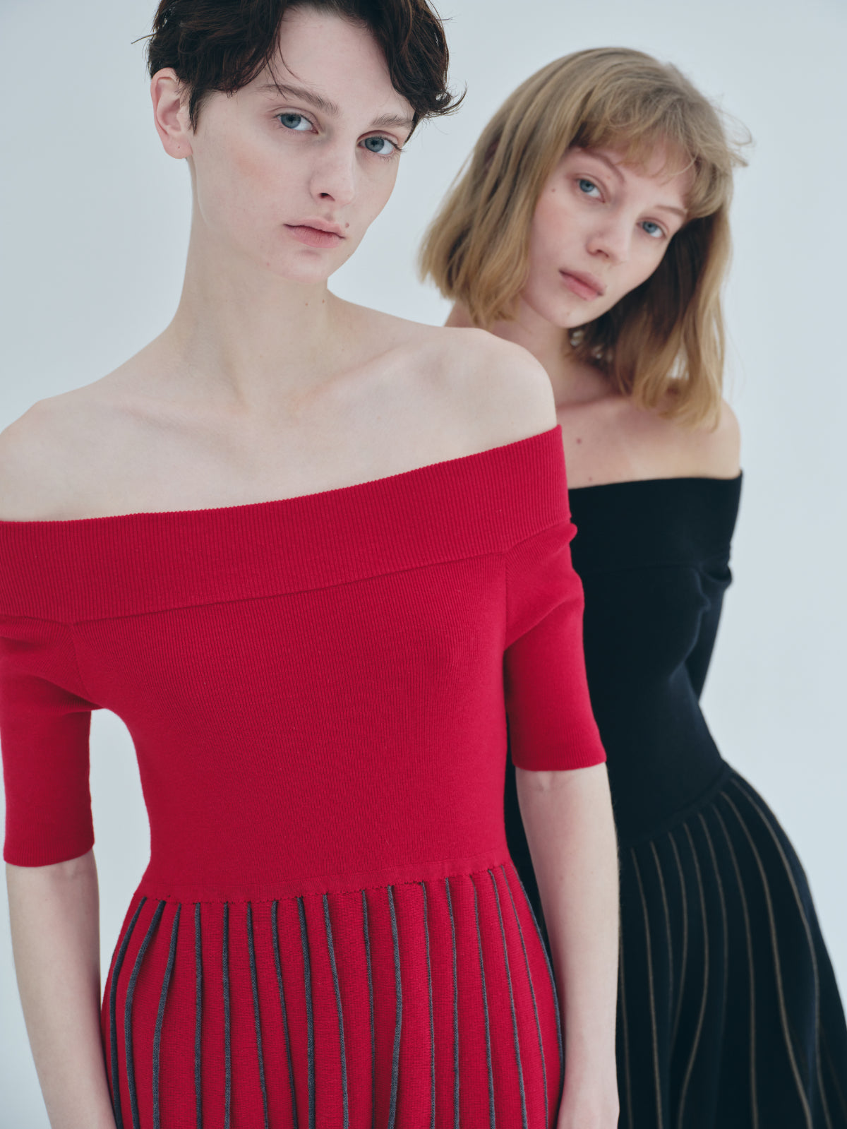 Off shoulder Pleats knit dress