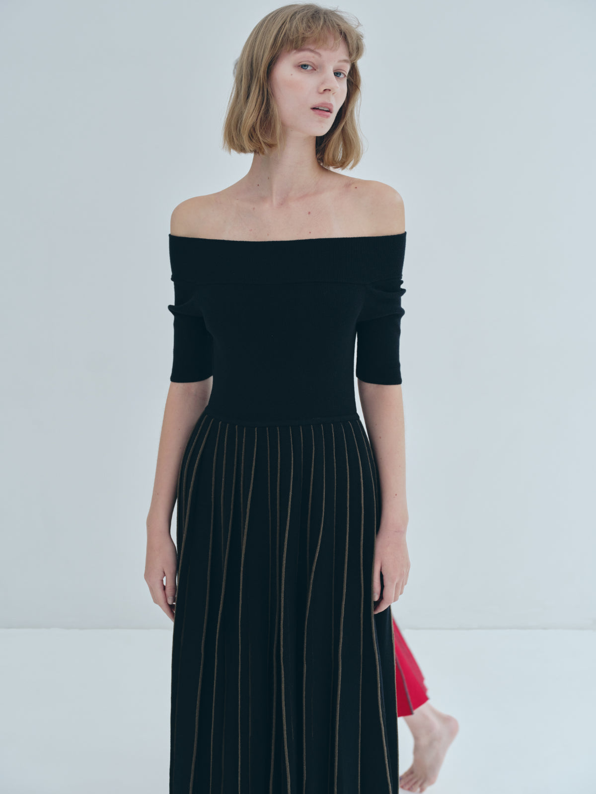 Off shoulder Pleats knit dress