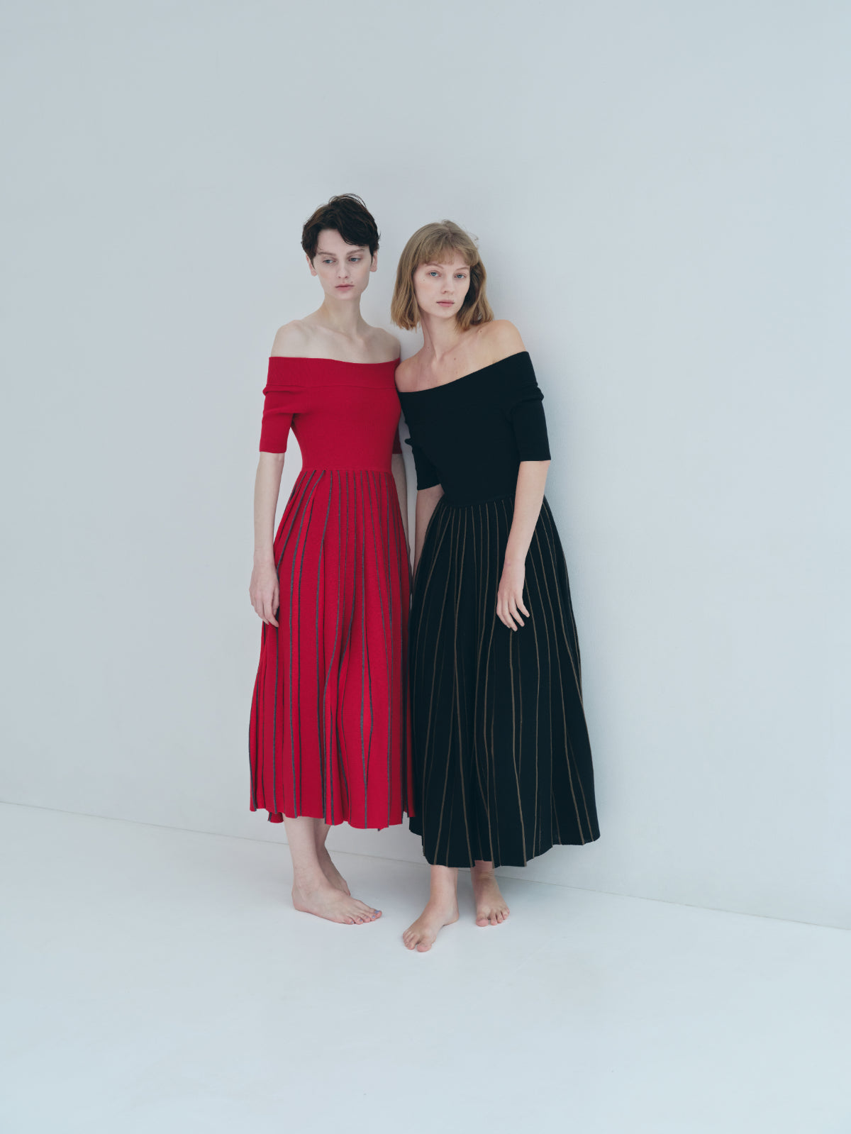 Off shoulder Pleats knit dress