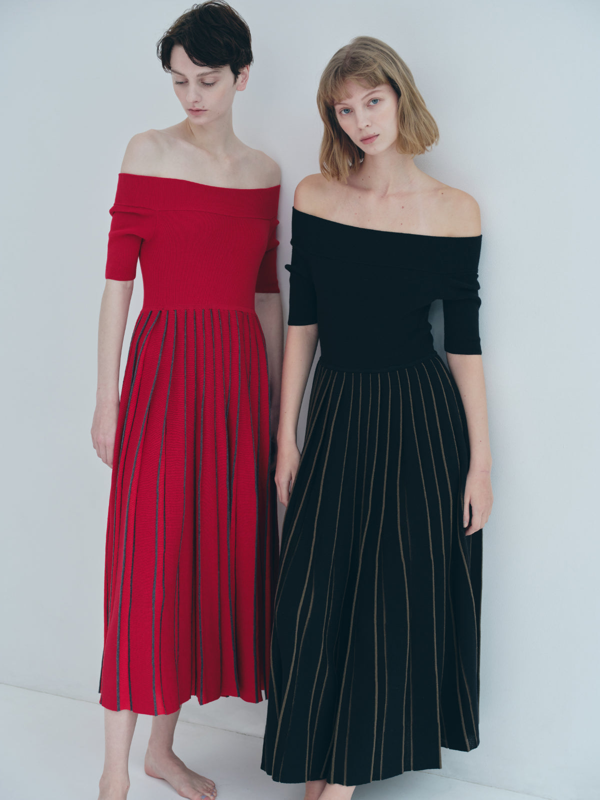 Off shoulder Pleats knit dress