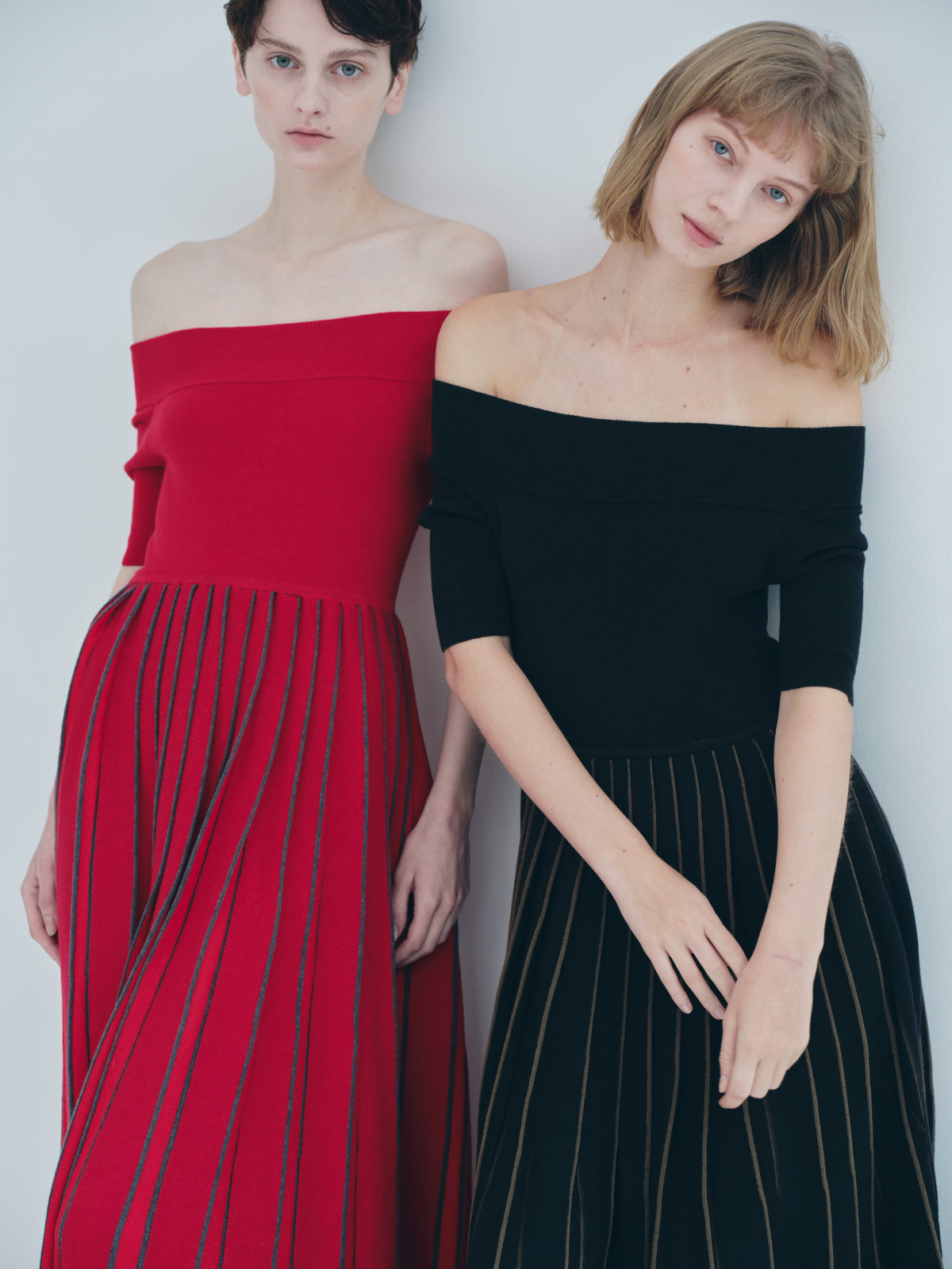 Off shoulder Pleats knit dress