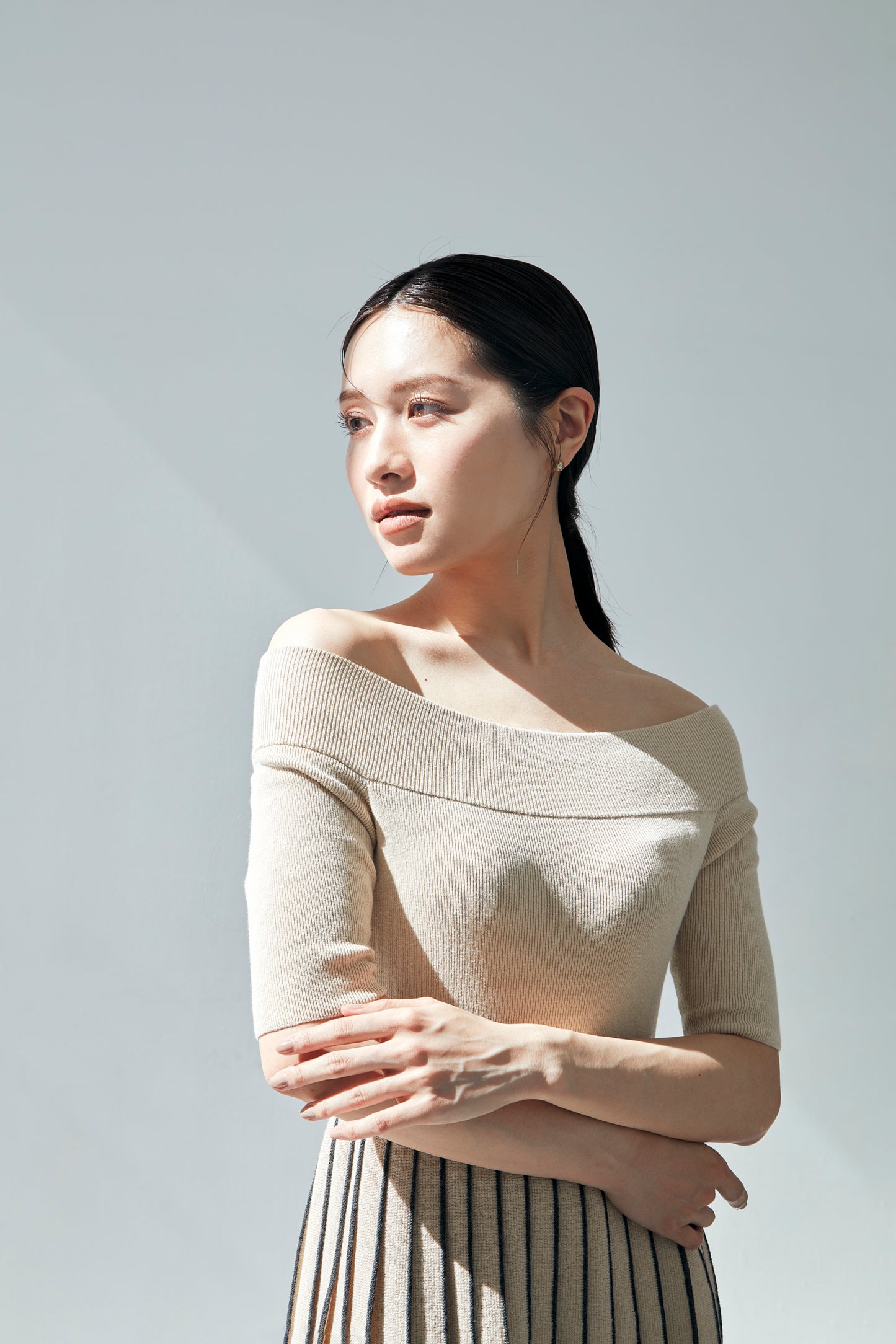 Off shoulder Pleats knit dress