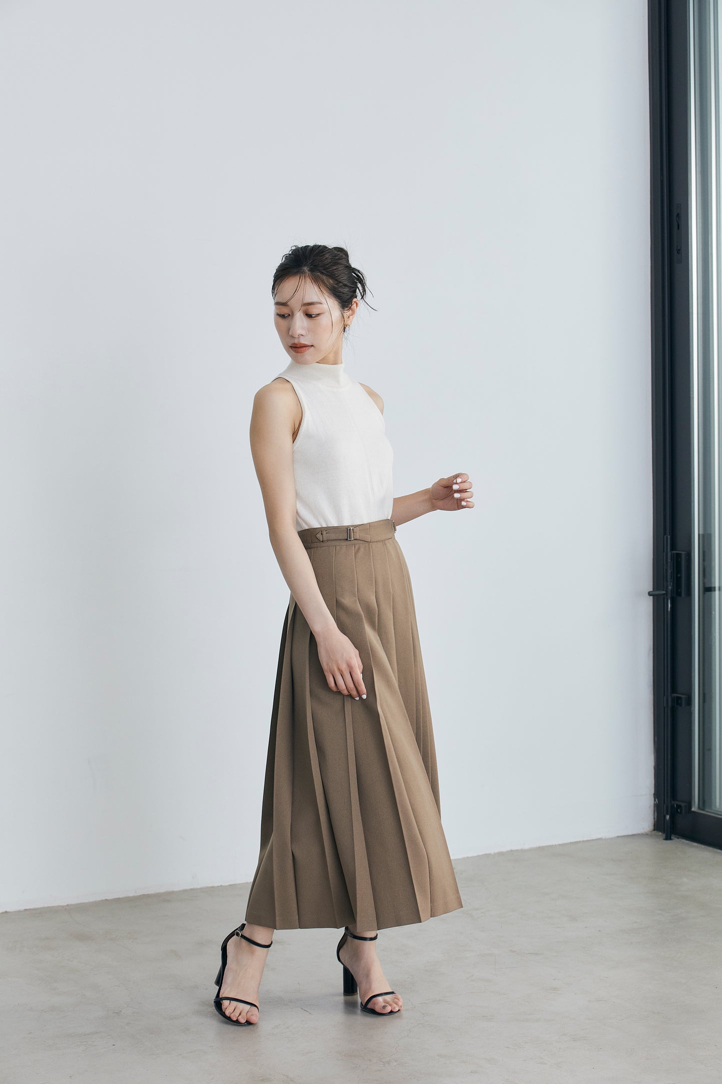 Asymmetry pleats skirt