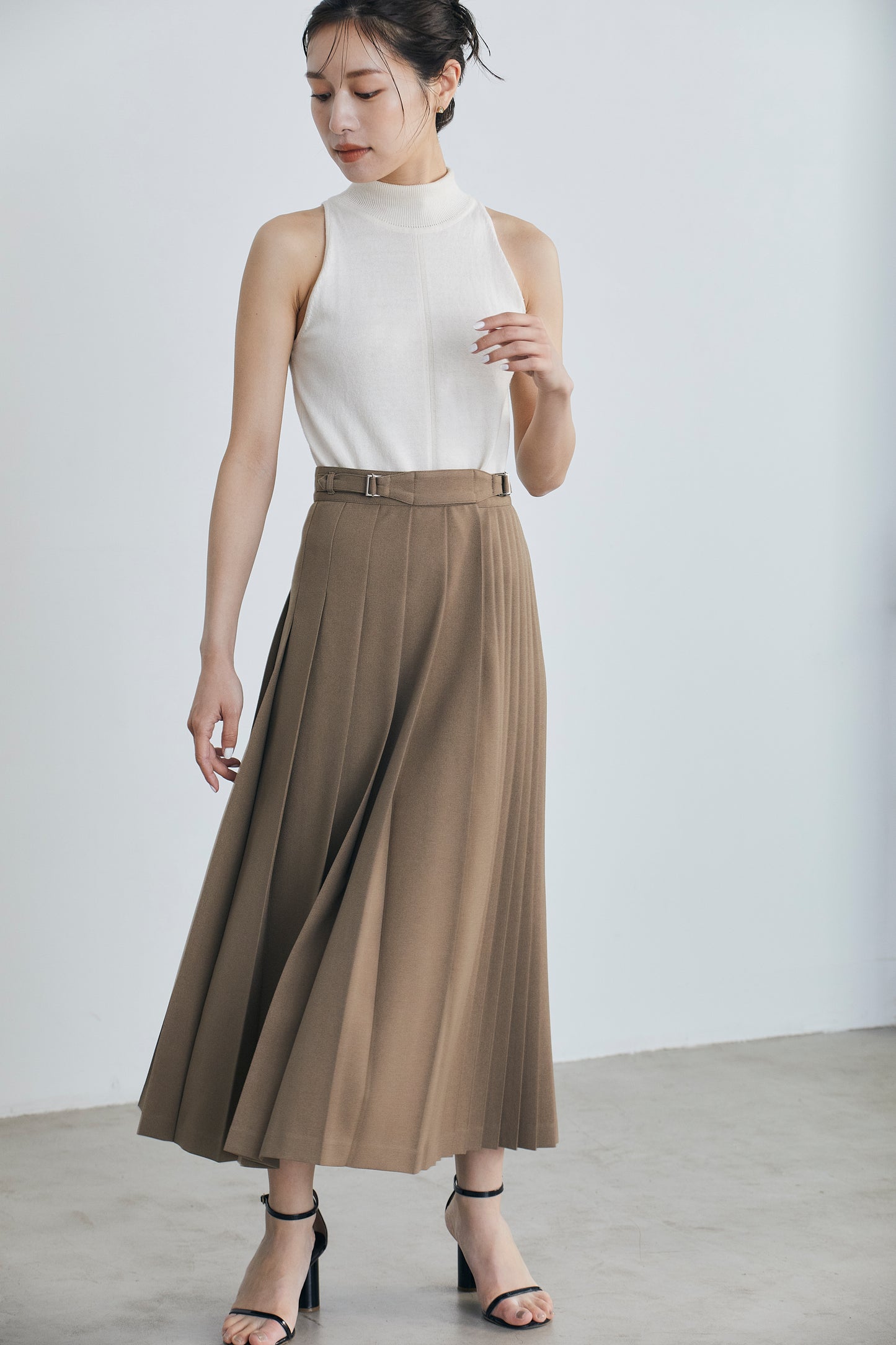 Asymmetry pleats skirt