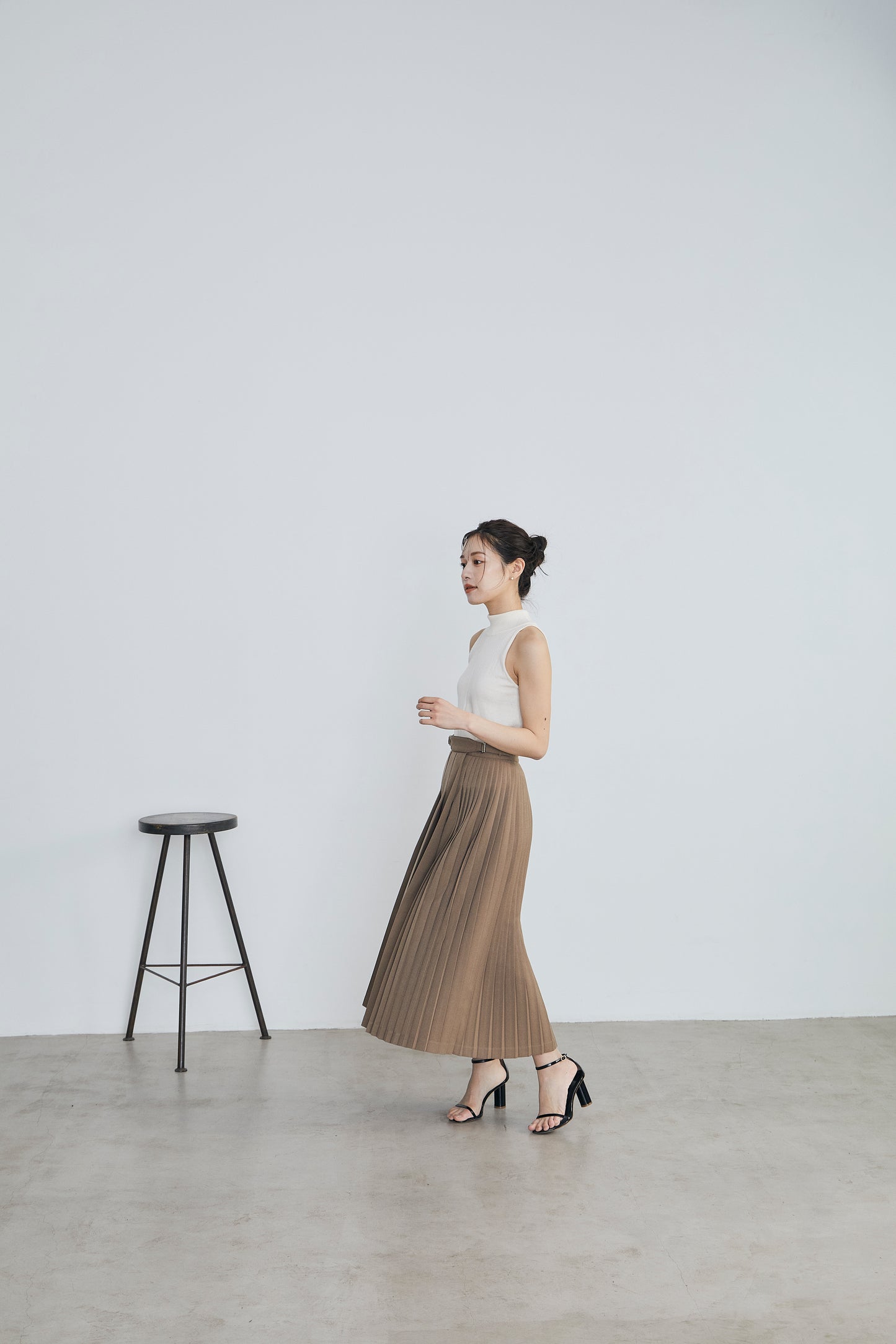Asymmetry pleats skirt