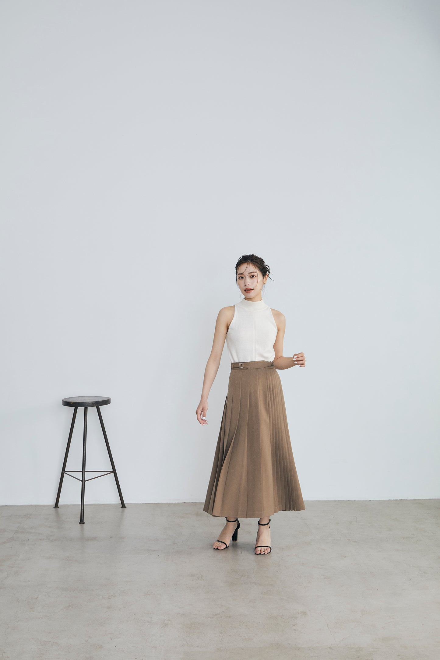 Asymmetry pleats skirt