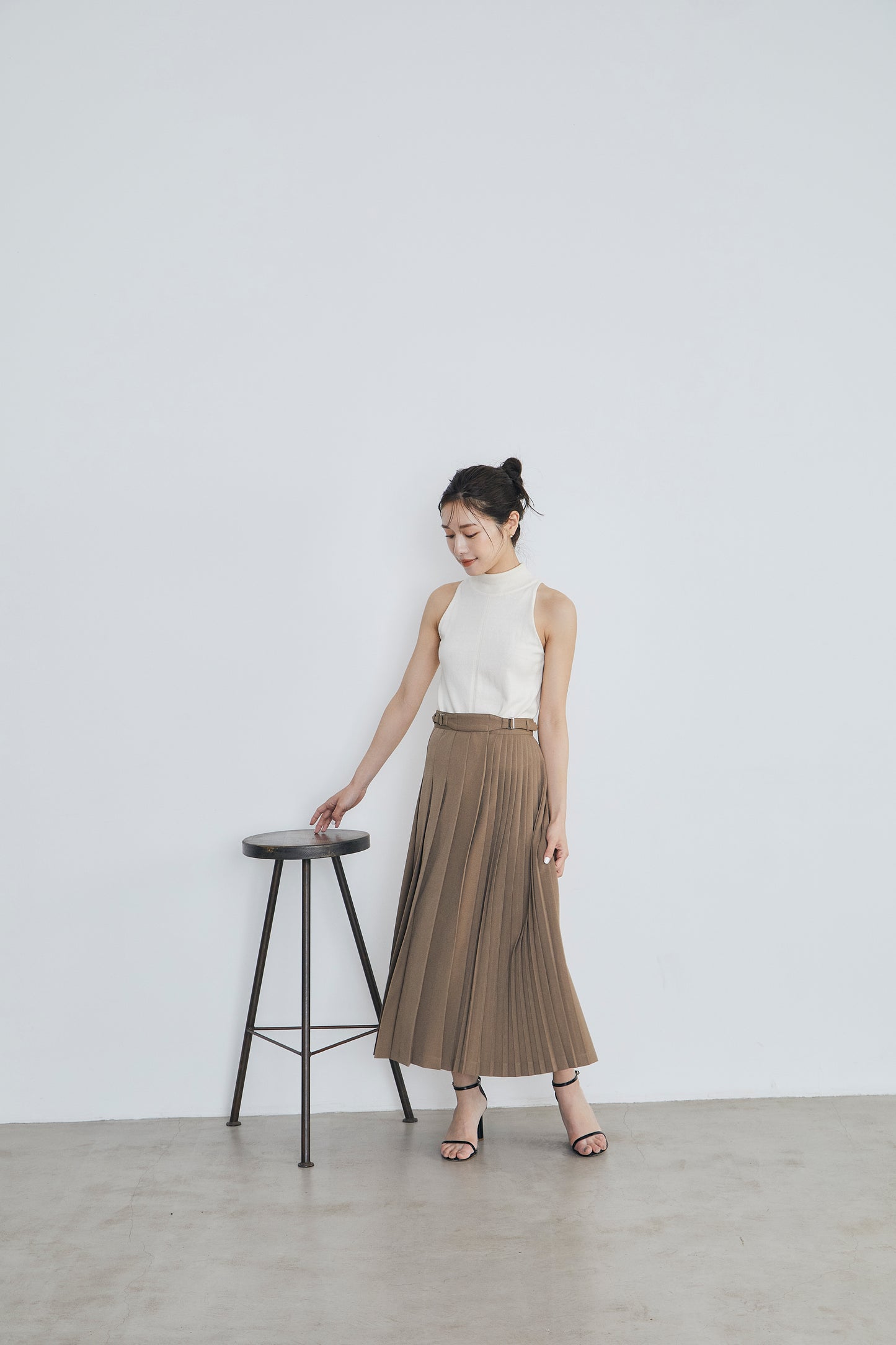 Asymmetry pleats skirt