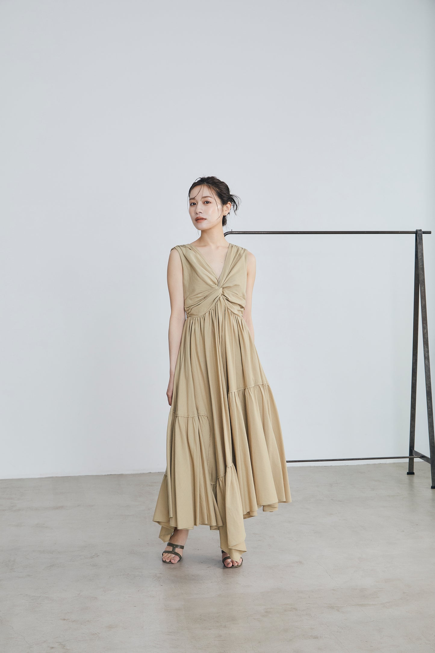 Irregular hem twist Dress