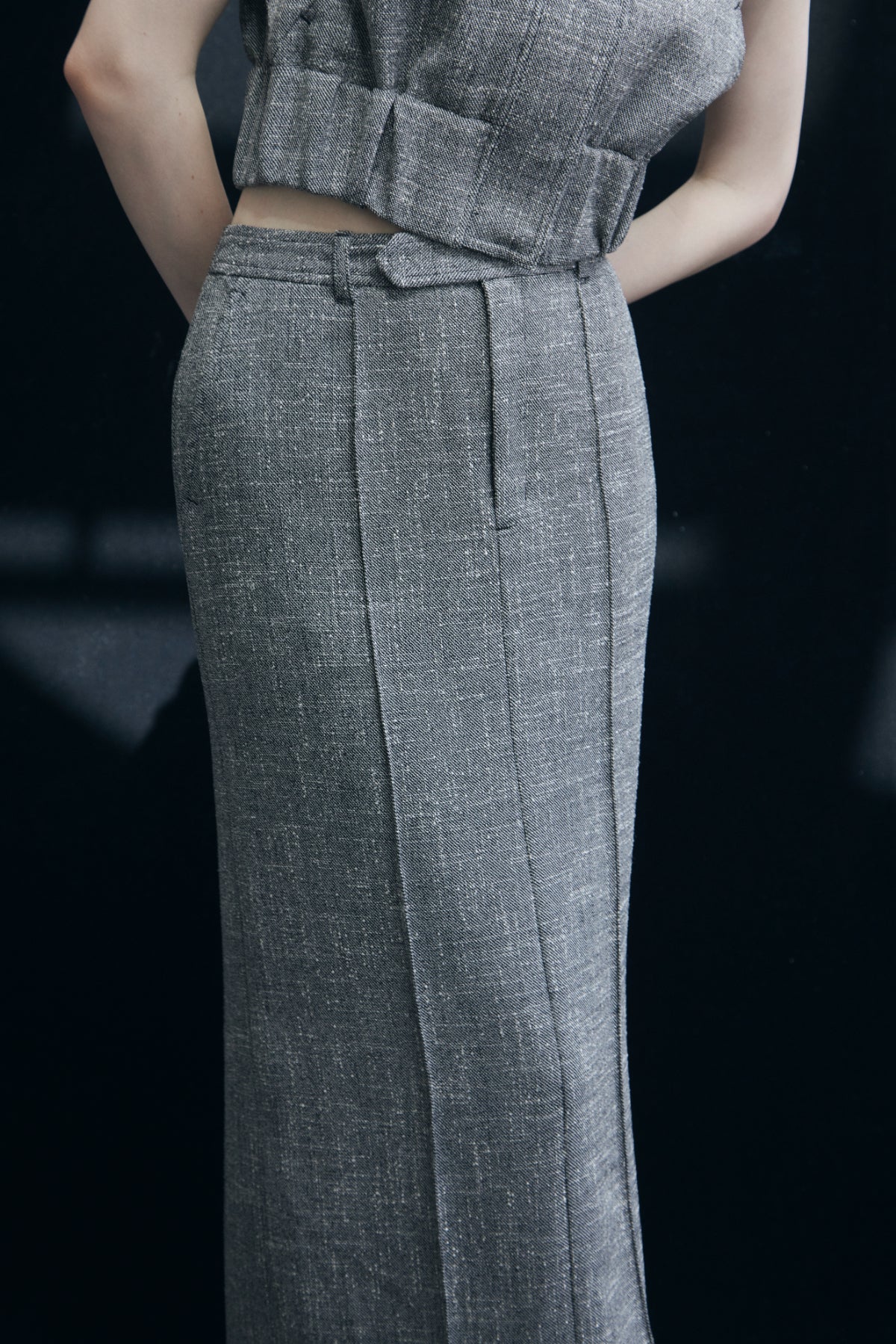 Front Pin-tuck Pencil Skirt