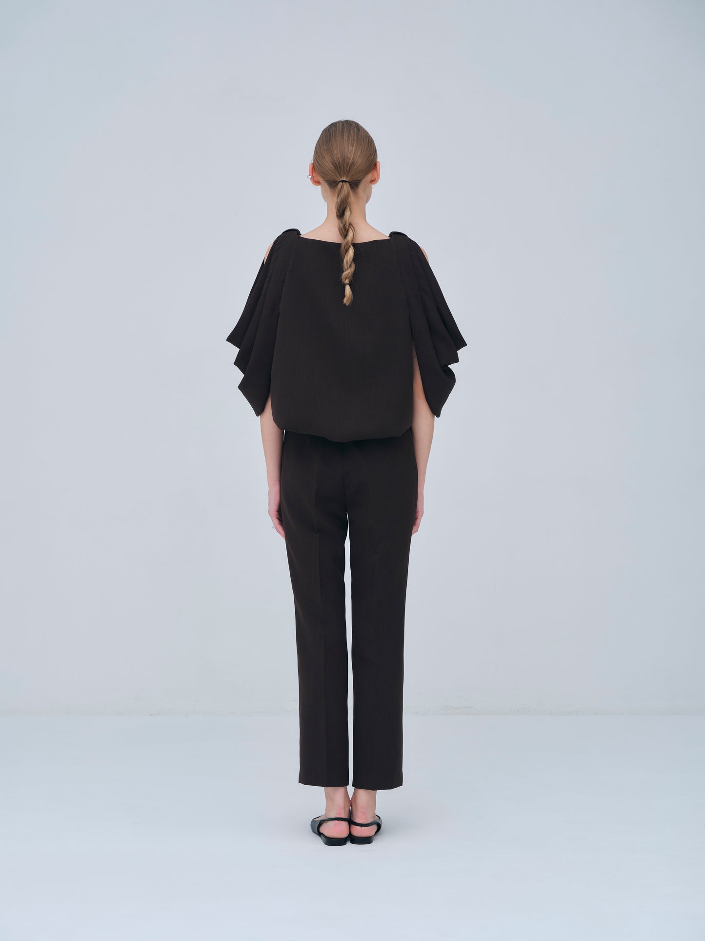 Linear Slit Pants