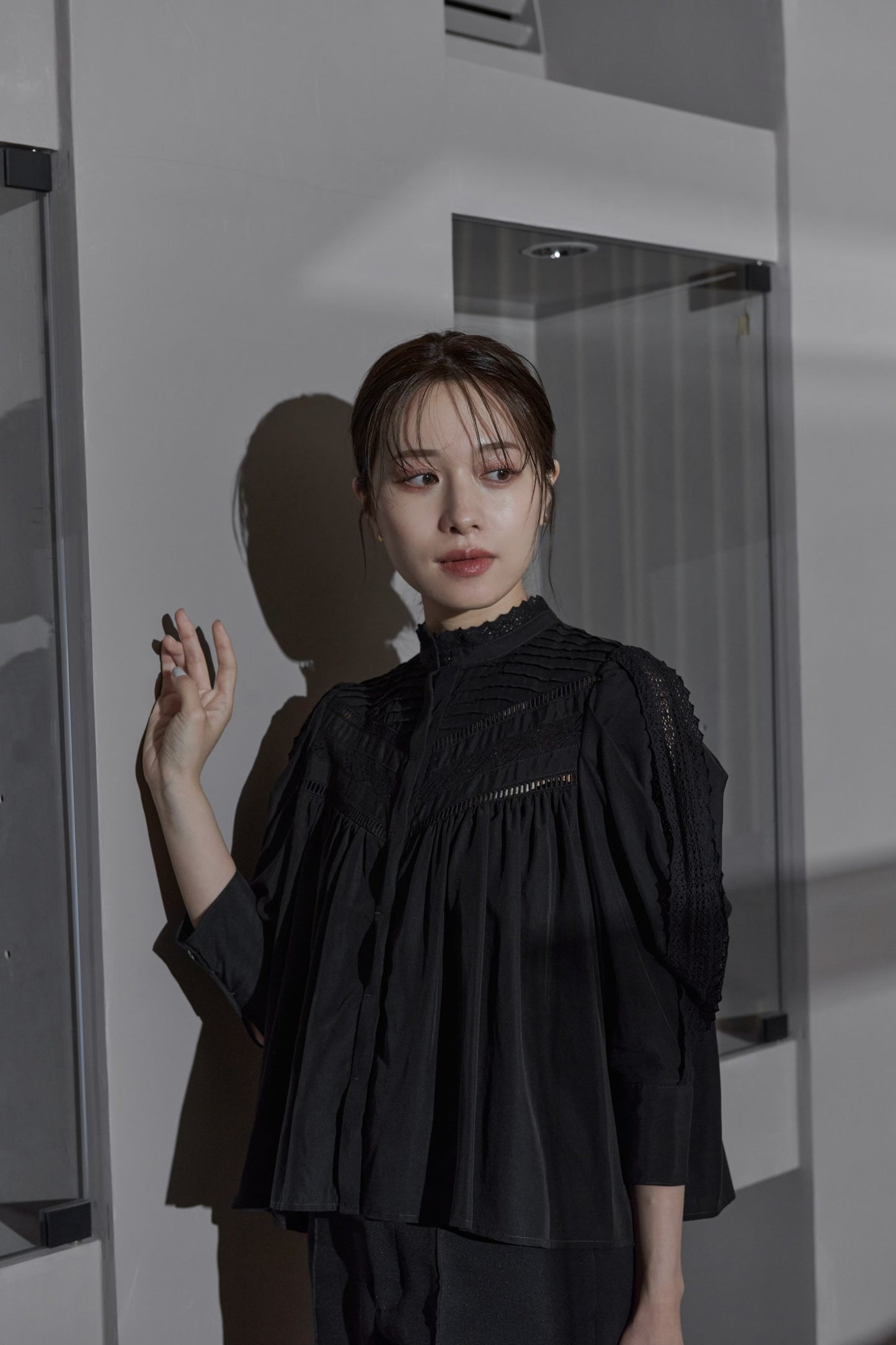 Drape sleeve lace blouse