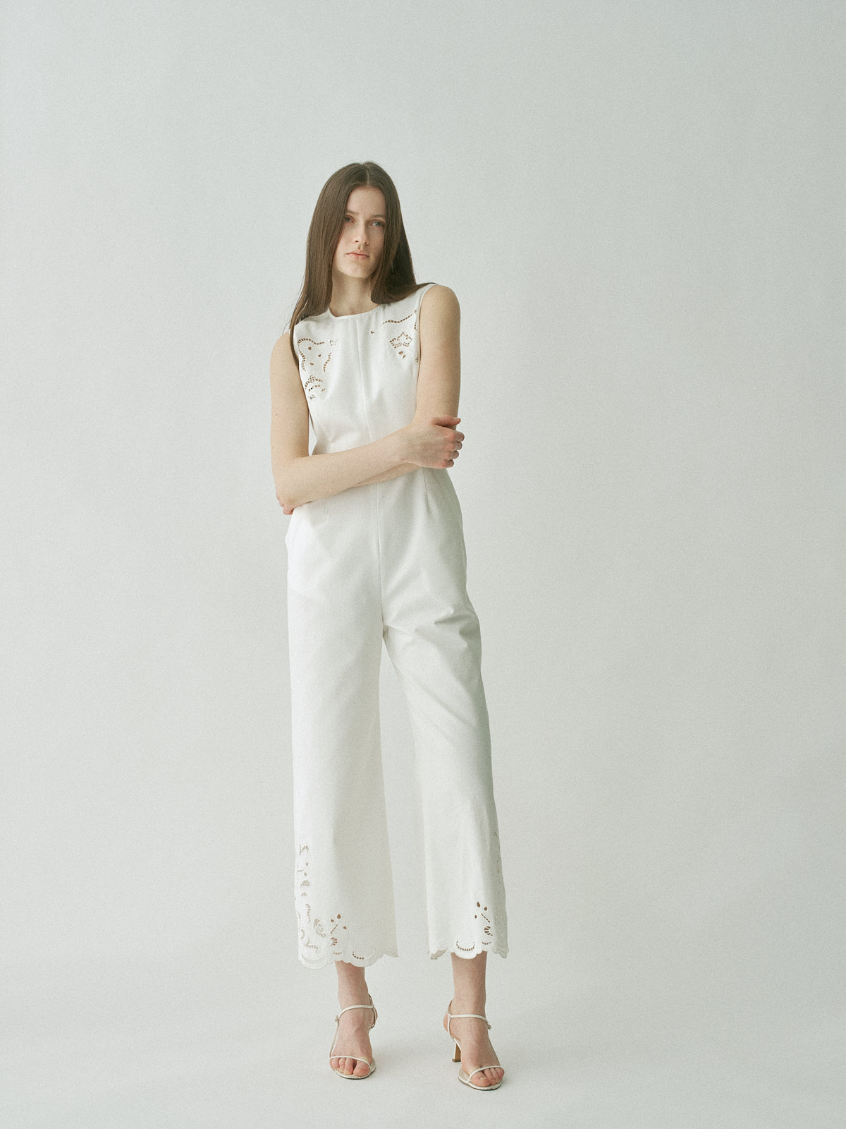 【あゆ】Jardin Cutwork Jumpsuit ホワイト Jardin Cutwork Jumpsuit – L'AUBE BLANC