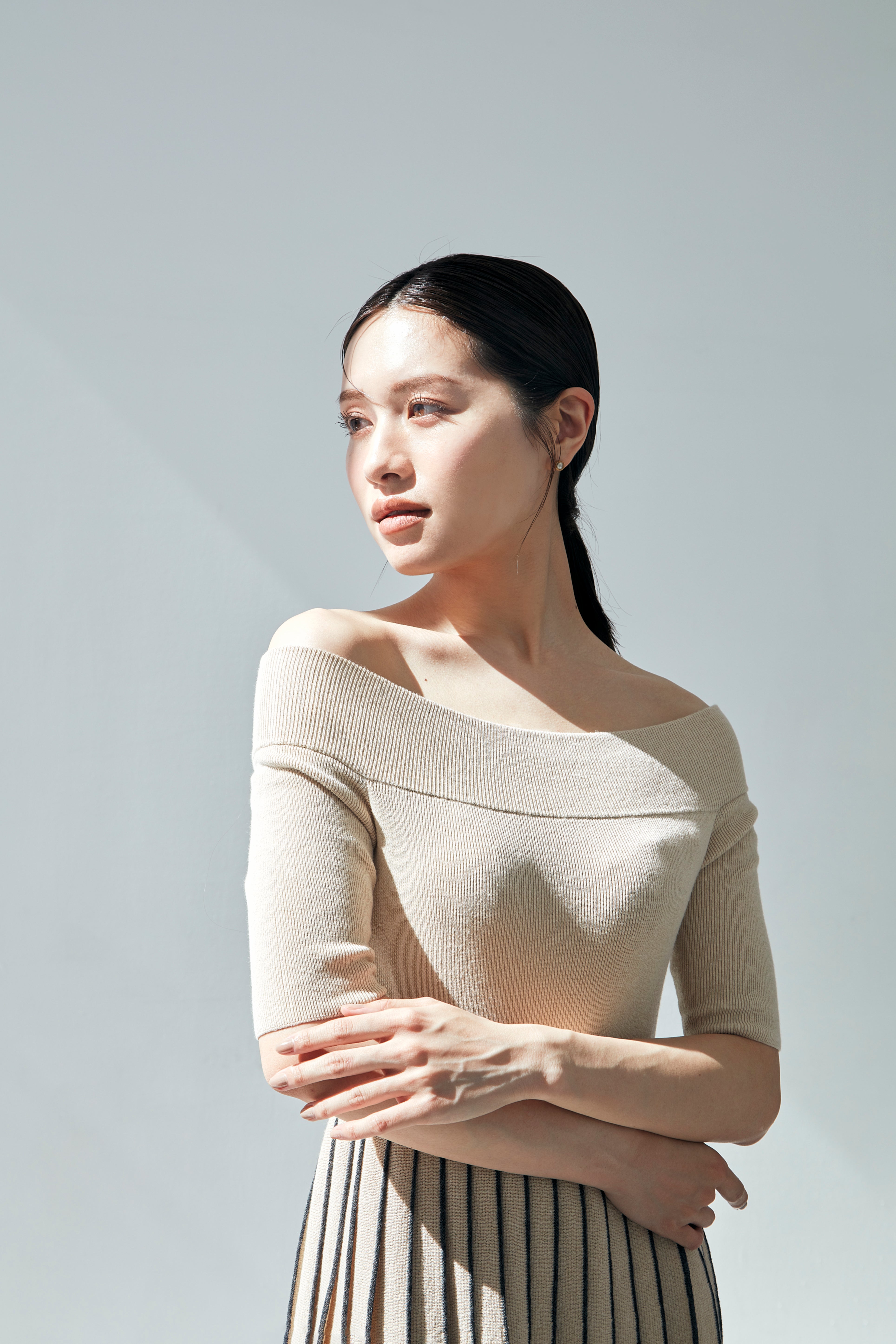 Off shoulder Pleats knit dress