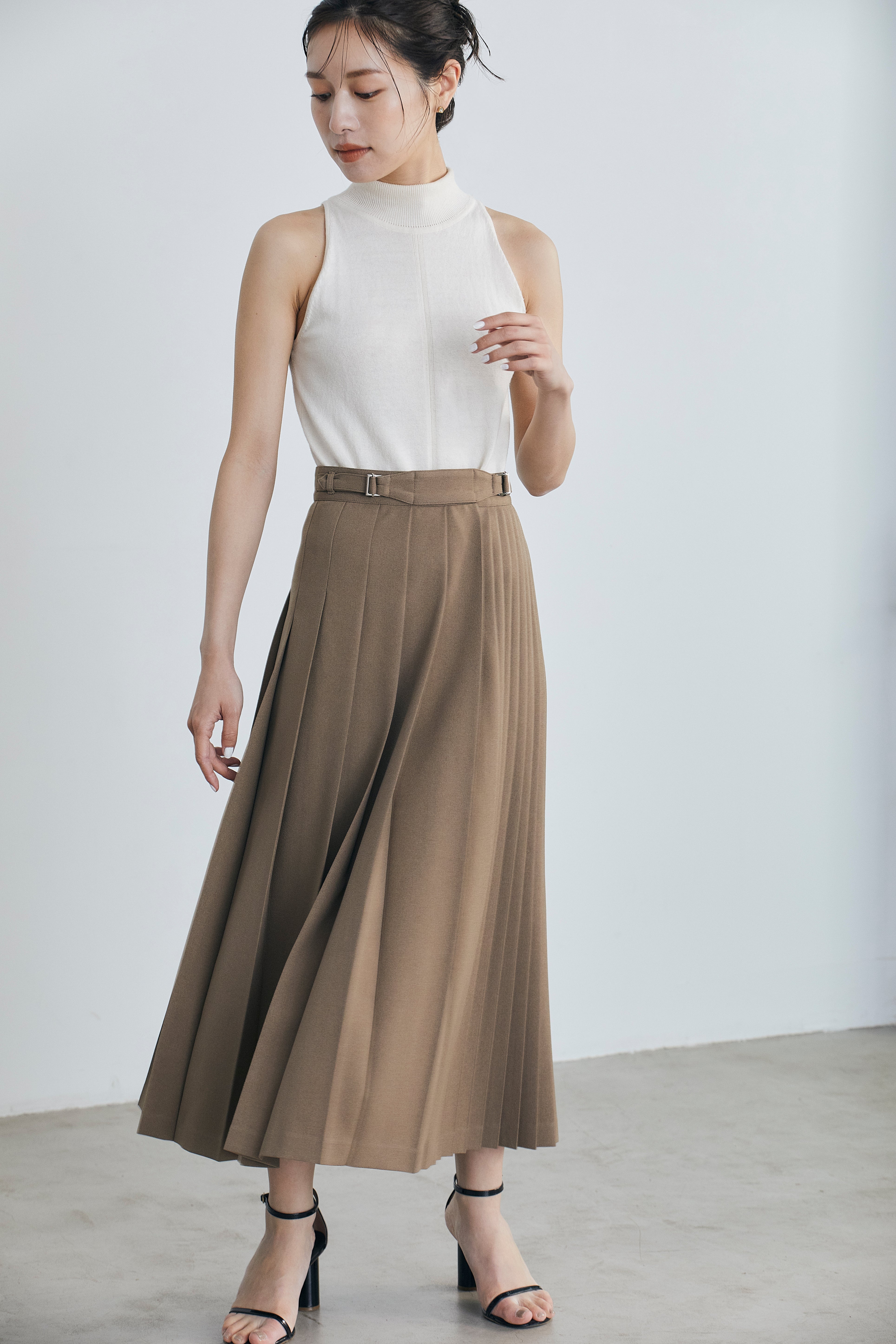 Asymmetry pleats skirt