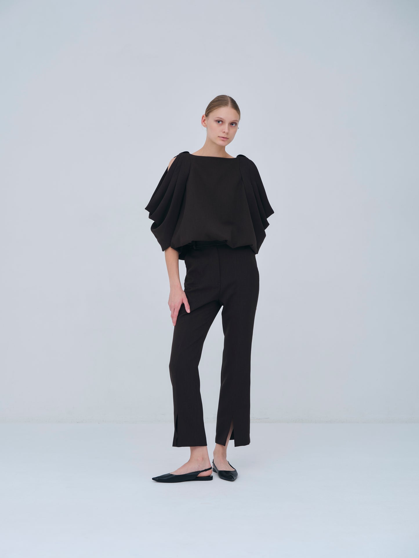Linear Slit Pants