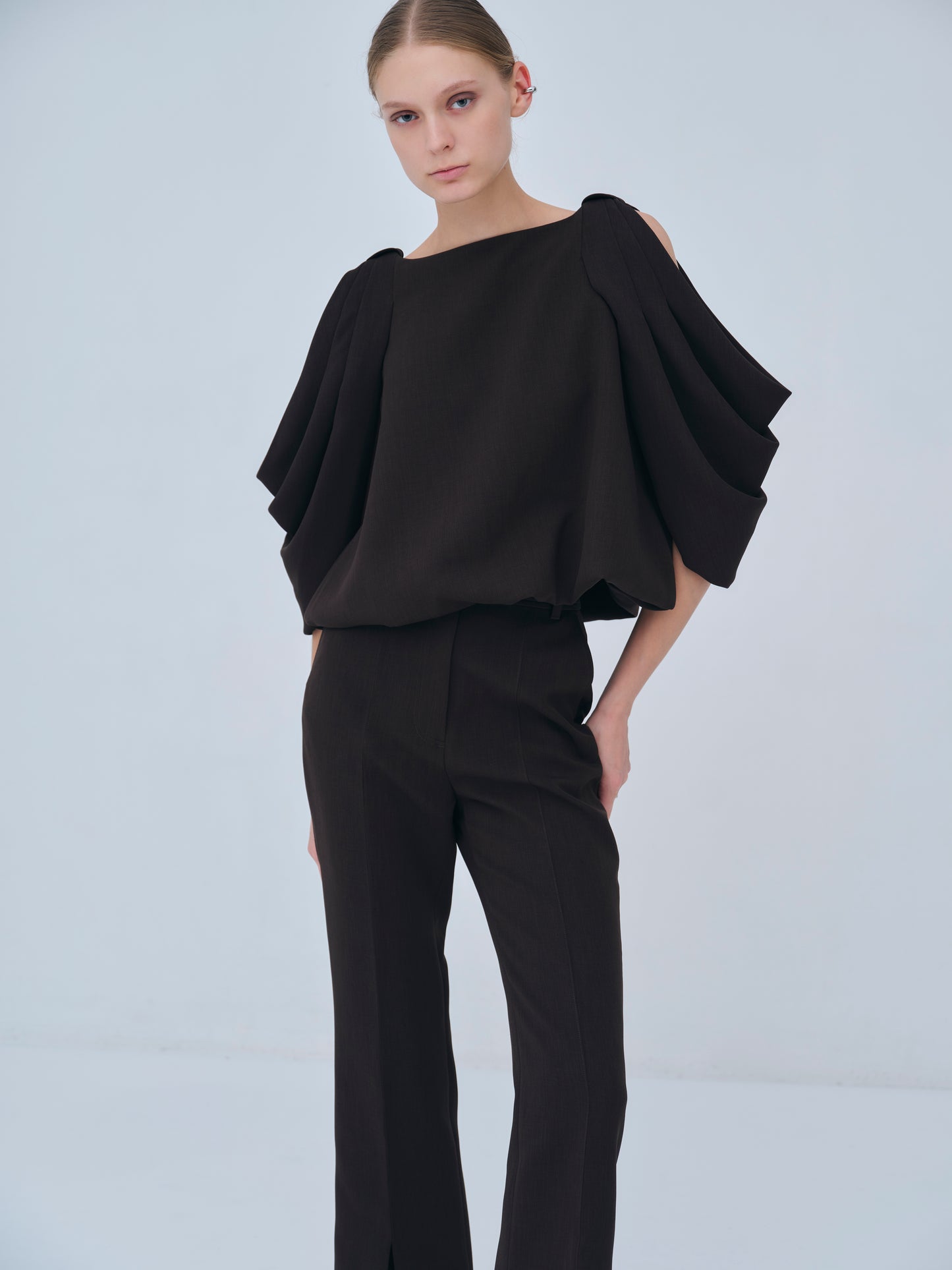 Linear Slit Pants