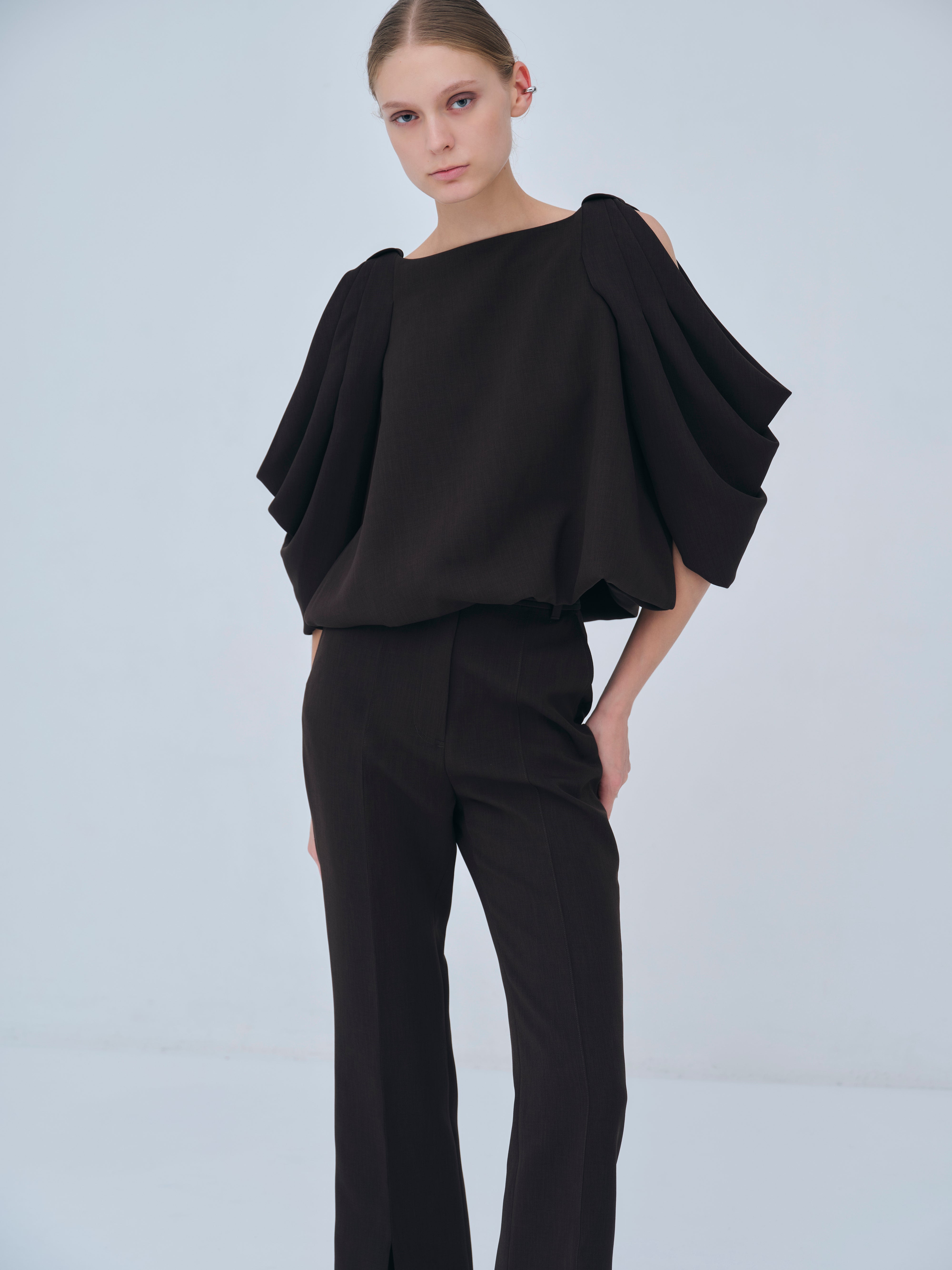 Linear Slit Pants