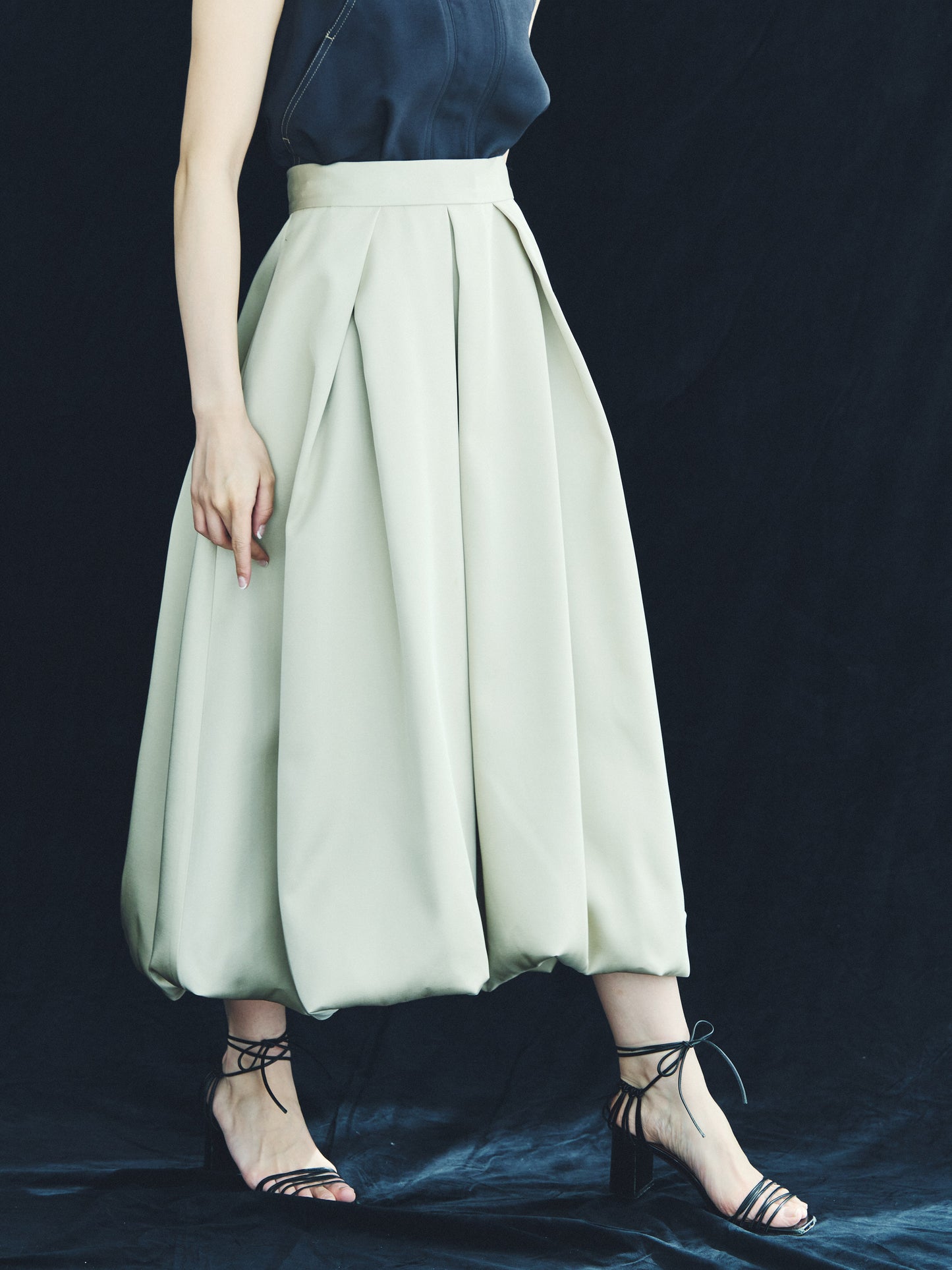 Arc Tuck Balloon Skirt