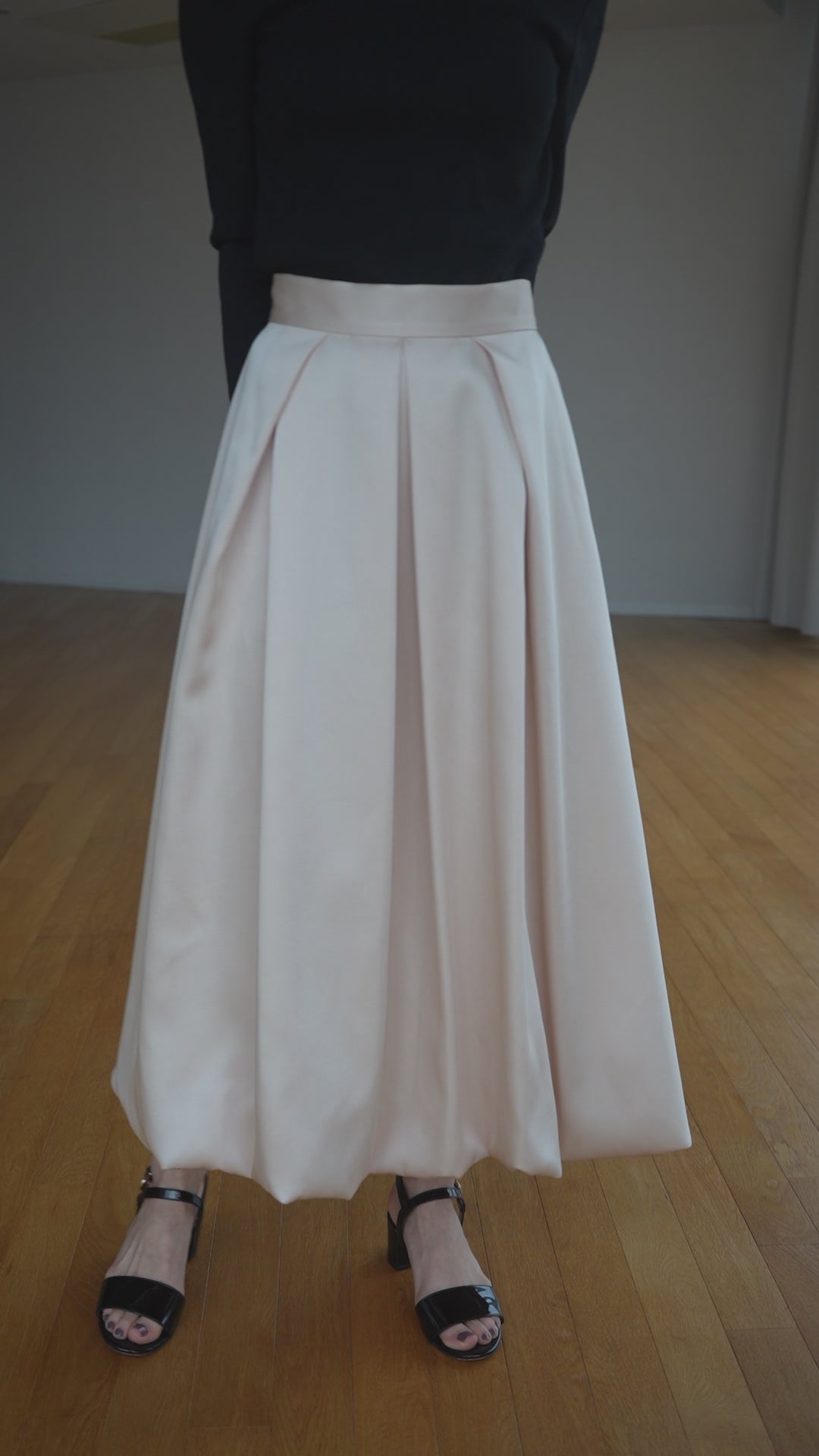 Arc Tuck Balloon Skirt